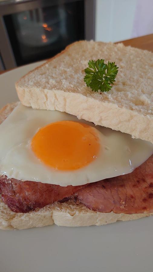The Old Dairy B&B Lympstone Bagian luar foto